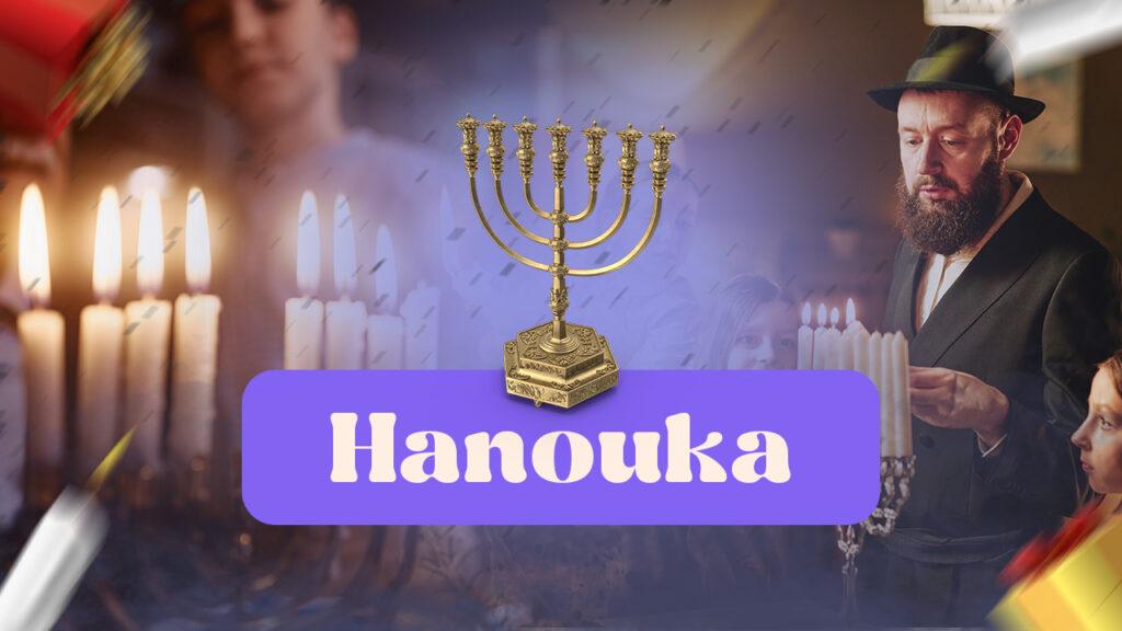 Ménorah en avant avec homme en fond qui allume les bougies