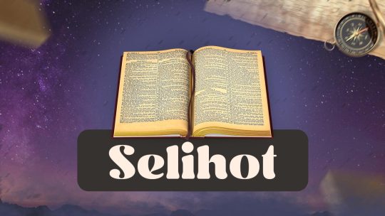 Livre en premier plan, avec parchemin en fond